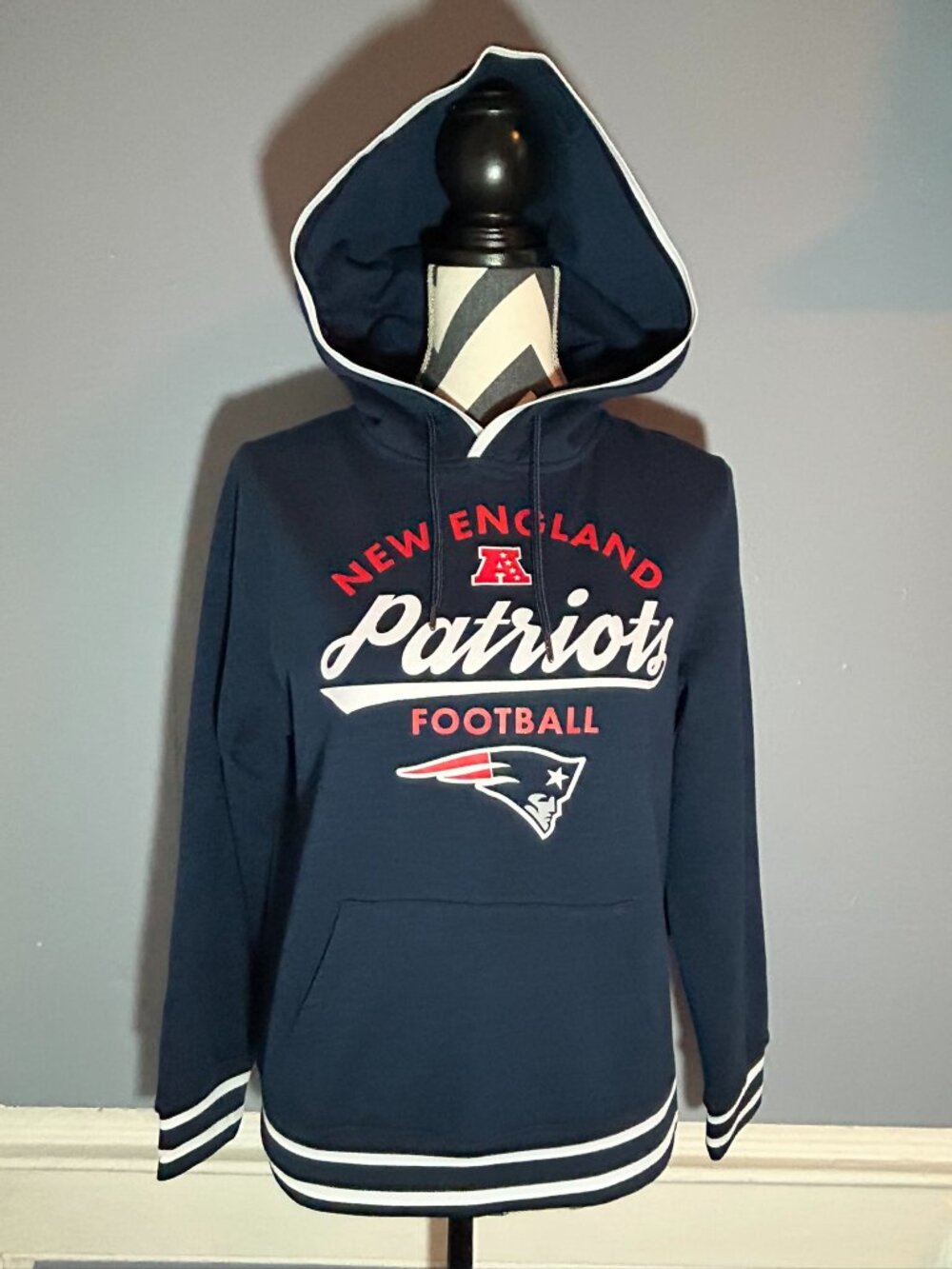 NWT Small New England Patriots Pullover Hoodie